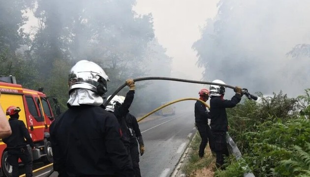 Fontainebleau'nun yüzde 10'u kül oldu